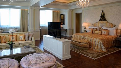 palazzo versace goldesuit|Grand Suites .